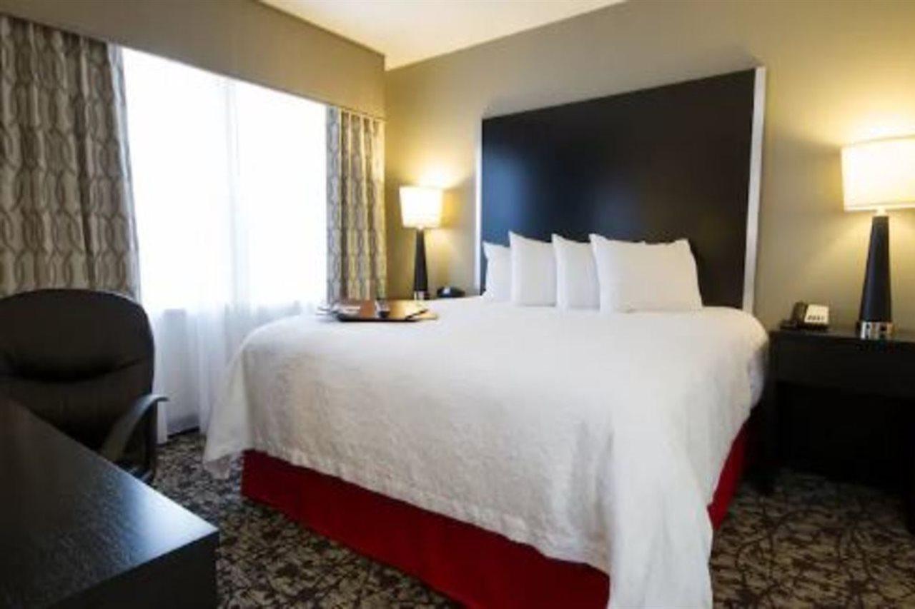 Hampton Inn & Suites Dupont Eksteriør billede