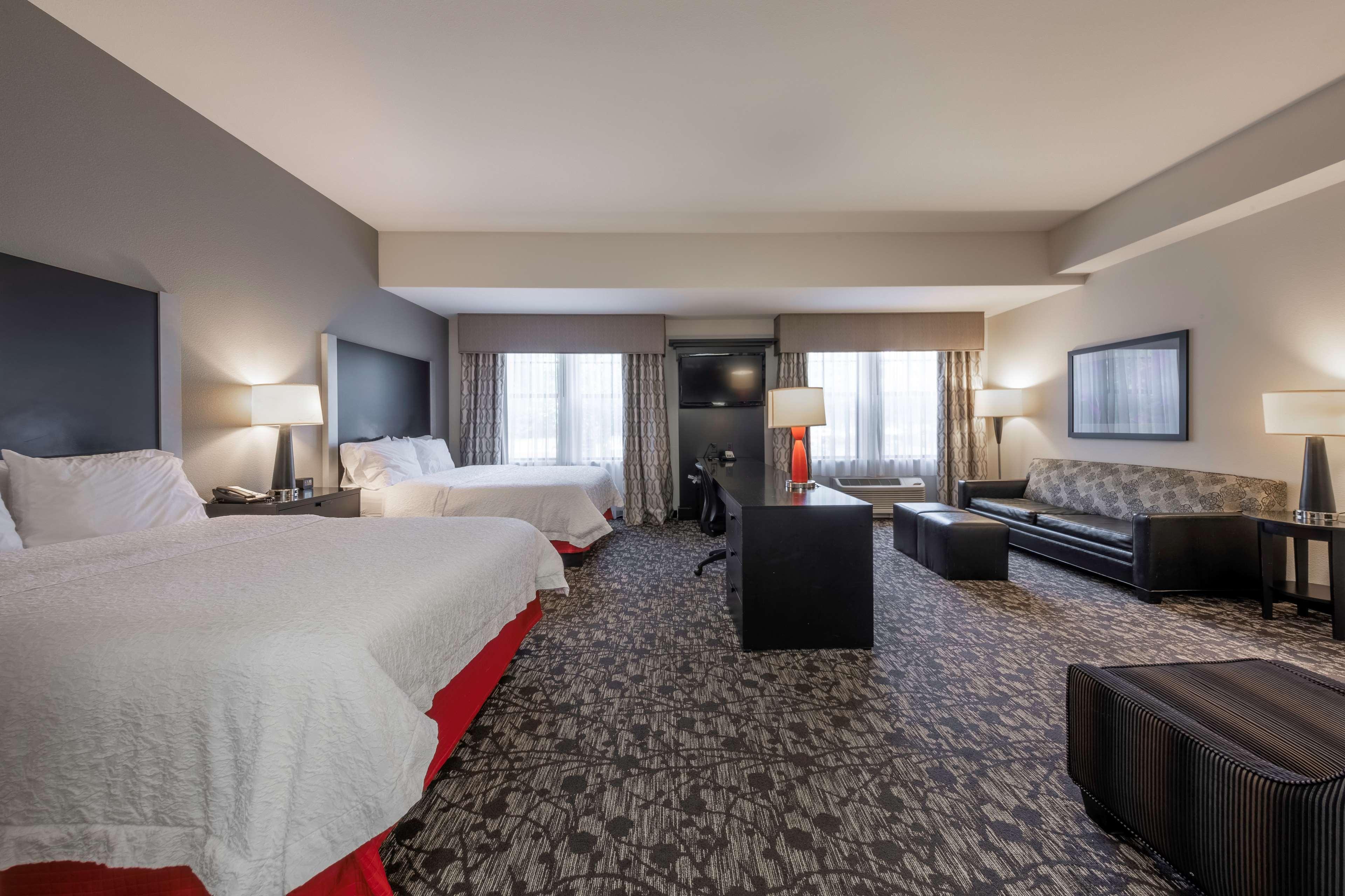 Hampton Inn & Suites Dupont Eksteriør billede