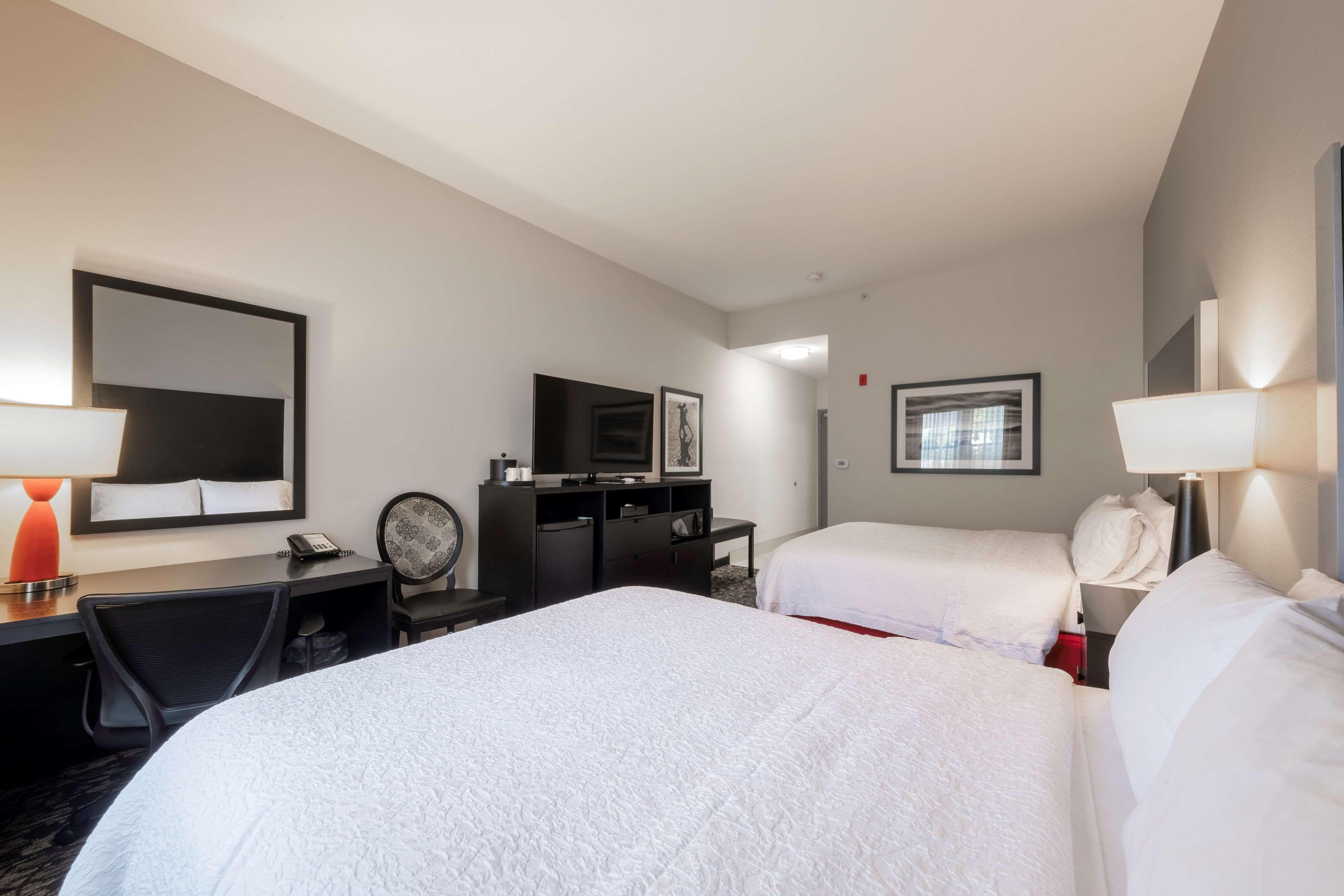 Hampton Inn & Suites Dupont Eksteriør billede