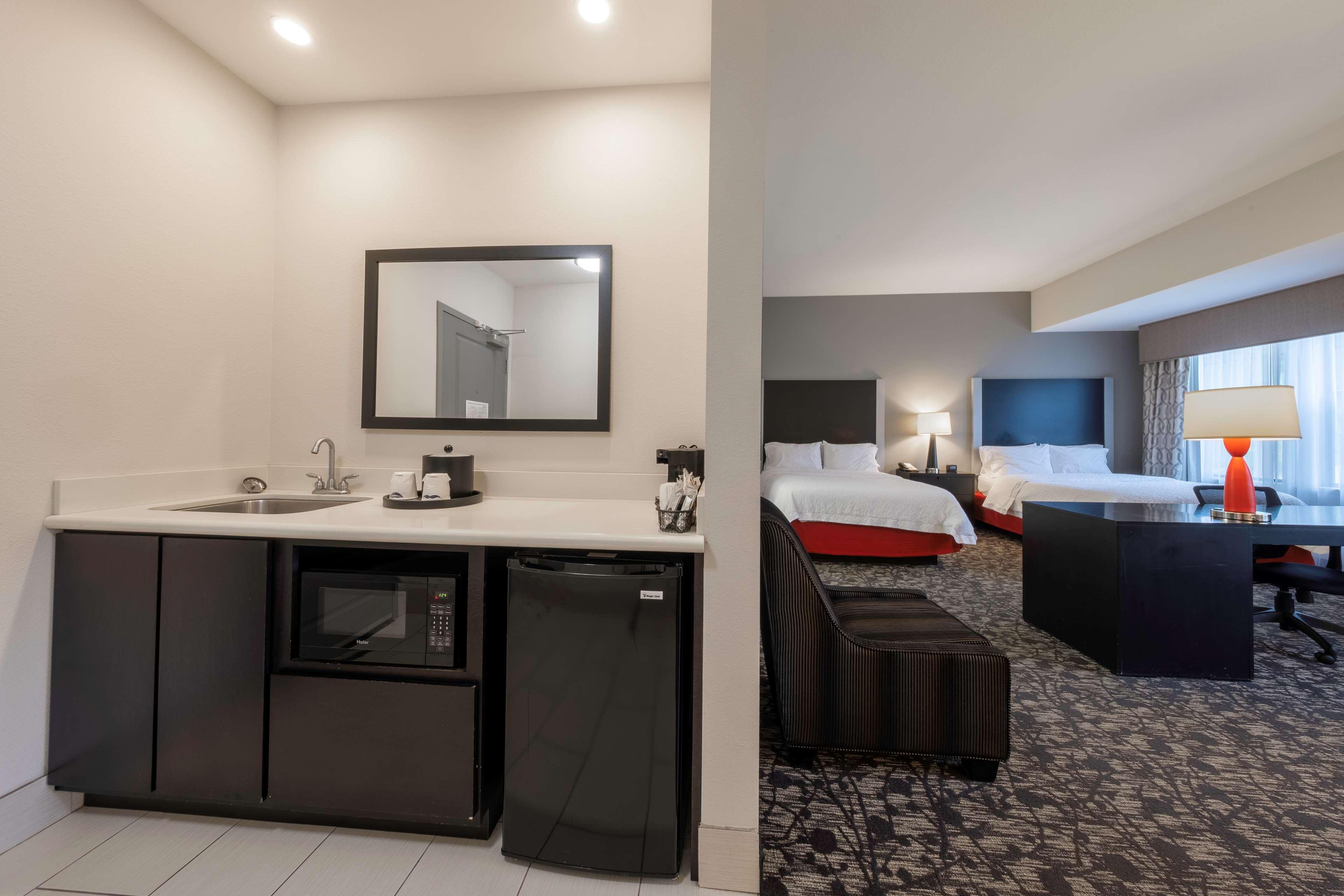 Hampton Inn & Suites Dupont Eksteriør billede