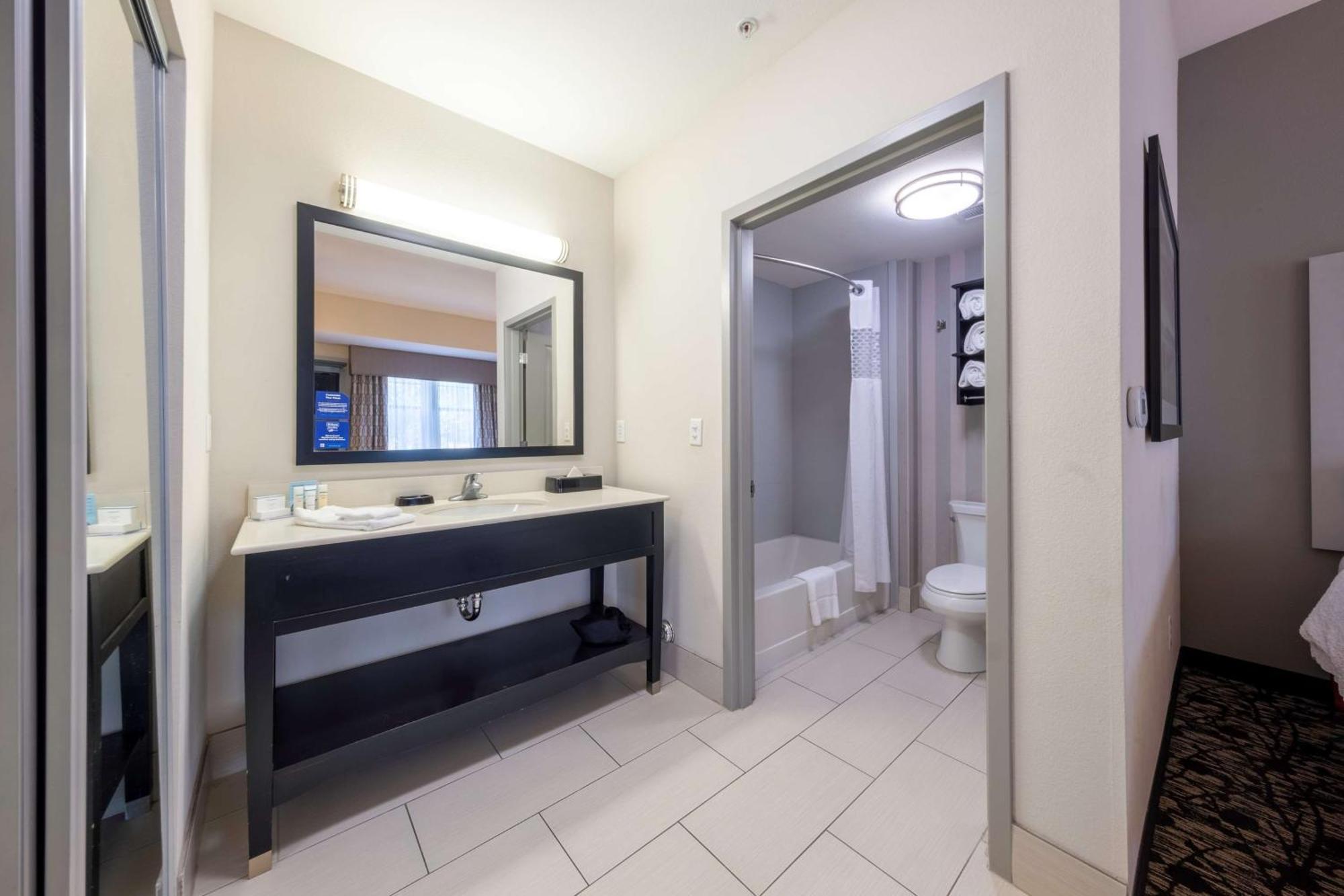 Hampton Inn & Suites Dupont Eksteriør billede